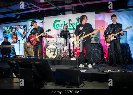 Die Blightening Seeds treten bei einem Carlsberg-Event auf, das im Hause des FC Liverpool, Anfield, stattfindet. Stockfoto