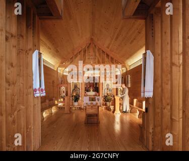 Weißrussische Gedächtniskapelle, Innenansicht des Altars. Belarussische Gedächtniskapelle, London, Vereinigtes Königreich. Architekt: Spher, 2017. Stockfoto