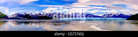 Panoramablick auf den Hubbard-Gletscher und die Snowy Mountains Stockfoto