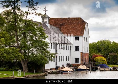 Großbritannien, England, Buckinghamshire, Hambleden Valley, Mill End, Hambleden Mill an der Themse Stockfoto
