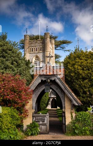 Großbritannien, England, Buckinghamshire, Hambleden Valley, Hambeden Village, Kirche der Jungfrau Maria, Lychgate Stockfoto