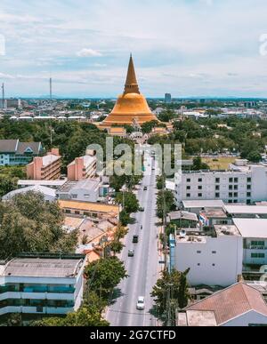 Wat Phra Pathom Chedi Ratchaworamahawihan oder Wat Phra Pathommachedi Ratcha Wora Maha Wihan, in Nakhon Pathom, Thailand Stockfoto