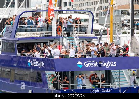 Der 36. America’s Cup wird von PRADA, New Zealand Supporters, im Hafen von Auckland präsentiert. Auckland, Neuseeland, 16. März 2021. Stockfoto