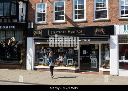 Ein Souvenirladen für Touristen, Stratford-upon-Avon, Warwickshire, England, Großbritannien Stockfoto