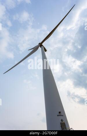 Blick auf eine Windkraftanlage auf der Hook Moor Wind Farm in der Nähe von Aberford in West Yorkshire Stockfoto