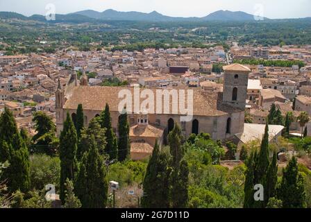 Luftbild der Kirche der Verklärung des Herrn in Arta, Mallorca, Spanien Stockfoto