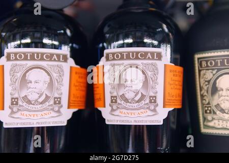 Tjumen, Russland-21. april 2021: Rum Botucal auch Diplomatico genannt Stockfoto