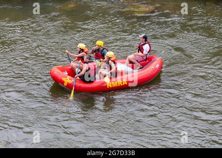 Rinconada, New Mexico - Rafter mit New Mexico River Adventures auf dem Rio Grande in der Rio Grande Gorge. Stockfoto