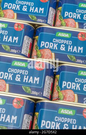 ASDA-Fleisch/Spam aus gehacktem Schweinefleisch und Schinken aus der Dose mit eigenem Etikett. Für Lebensmittelverpackungen Etikettierung, Lebensmittelkonservierung, Eigenetikett Supermarkt Lebensmittel. Stockfoto