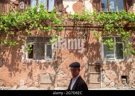 Nallihan,Ankara,Türkei - 05-09-2016:Blick auf ein altes Haus aus adobe Stockfoto