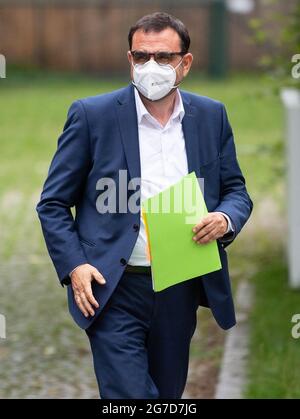 München, Deutschland. Juli 2021. Der bayerische Gesundheitsminister Klaus Holetschek (CSU) kommt nach einer Kabinettssitzung zu einer Pressekonferenz. Zu den Themen gehört die aktuelle Situation in der Corona-Krise. Quelle: Sven Hoppe/dpa/Alamy Live News Stockfoto