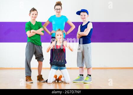 Kinder tanzen Moderne zumba Gruppe Choreographie im Tanz Klasse Stockfoto