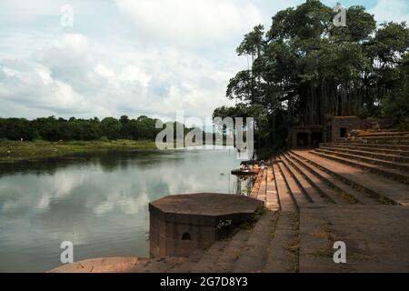 11. Juli 2021 im Dorf Mardhe, Satara, Indien. Schöner Fluss Ghat in Satara, ländlicher Lebensstil. Indian Village Szene, wunderschöne Lage Stockfoto