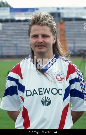 Rostock, Deutschland. 5. Juli 2021. firo Fuvuball, Fußball, 1. Bundesliga, Saison 1996/1997, Archivfoto, 96/97 Archivbilder, FC Hansa Rostock, Fotowand, 1996 Mike Werner, Half figure, Portrait Credit: dpa/Alamy Live News Stockfoto