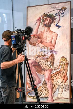 Berlin, Deutschland. Juli 2021. Das für die Ausstellung neu erworbene Gemälde 'Bacchant' von Lovis Corinth wird im Rahmen einer Presseveranstaltung in der Berlinischen Galerie präsentiert. Quelle: Jens Kalaene/dpa-Zentralbild/dpa - ACHTUNG: Nur für redaktionelle Verwendung und nur mit vollständiger Erwähnung des oben genannten credit/dpa/Alamy Live News Stockfoto