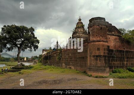 Blick auf die wunderschönen Tempel. Dorf Mardhe, Satara. Indische ländliche Ansicht, Maharashtra. Indien Stockfoto