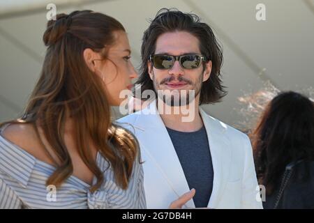 Adele Exarchopoulos, Francois Civil nimmt an der Fotoausstellung des Films Bac Nord während der 74. Filmfestspiele von Cannes in Cannes, Frankreich, am 13 2021. Juli Teil. Foto von Julien Reynaud/APS-Medias/ABACAPRESS.COM Stockfoto