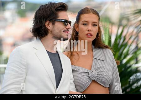 Francois Civil, Adele Exarchopoulos Teilnahme an der Fotoausstellung des Films Bac Nord während der 74. Filmfestspiele von Cannes am 13 2021. Juli in Cannes, Frankreich. Foto von Julien Reynaud/APS-Medias/ABACAPRESS.COM Stockfoto