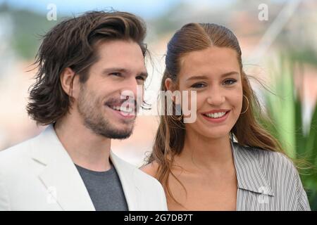 Francois Civil, Adele Exarchopoulos Teilnahme an der Fotoausstellung des Films Bac Nord während der 74. Filmfestspiele von Cannes am 13 2021. Juli in Cannes, Frankreich. Foto von Julien Reynaud/APS-Medias/ABACAPRESS.COM Stockfoto