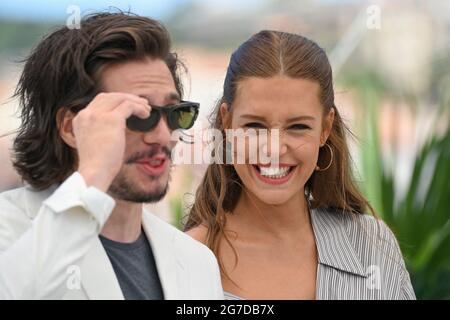 Francois Civil, Adele Exarchopoulos Teilnahme an der Fotoausstellung des Films Bac Nord während der 74. Filmfestspiele von Cannes am 13 2021. Juli in Cannes, Frankreich. Foto von Julien Reynaud/APS-Medias/ABACAPRESS.COM Stockfoto