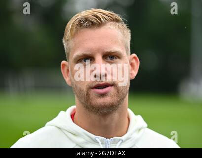 13. Juli 2021, Hessen, Frankfurt/Main: Arne Maier gibt nach dem Abschlusstraining der deutschen Olympiamannschaft im Frankfurter Stadion ein Interview. Das Olympische Fußballturnier in Tokio findet vom 22. Juli bis 7. August statt. Foto: Arne Dedert/dpa Stockfoto