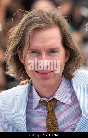 Wes Anderson nahm am 13. Juli 2021 an der französischen Dispatch Photocall im Rahmen der 74. Internationalen Filmfestspiele von Cannes in Cannes, Frankreich, Teil. Foto von Aurore Marechal/ABACAPRESS.COM Stockfoto