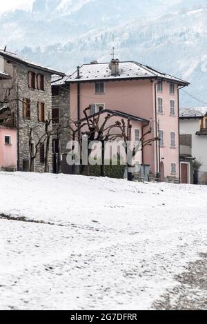 Strand La Riva Bianca im Winter, Lierna, Comer See, Lombardei, Italien, Europa Stockfoto