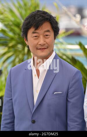 Cannes, Frankreich. Juli 2021. CANNES, FRANKREICH. 13. Juli 2021: Stephen Park beim Fotocall für Wes Andersons The French Dispatch beim 74. Festival de Cannes. Bildquelle: Paul Smith/Alamy Live News Stockfoto