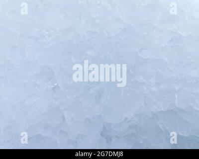 High-Angle-Ansicht des zerdrückten Eises im Vollformat für Getränke. Stockfoto