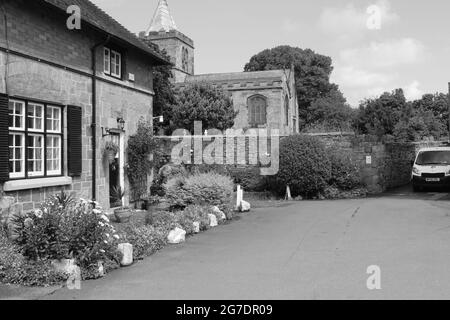 Hawarden ist ein kleines Dorf und eine Gemeinde in der Grafschaft Flintshire Wales, bekannt für seine Burg und Bibliothek Stockfoto