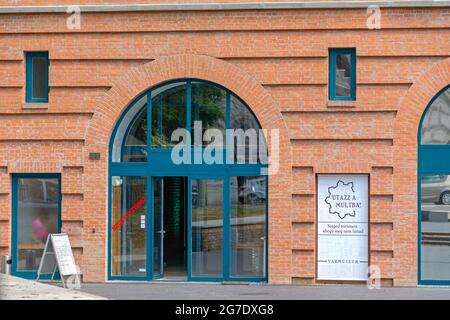 Szeged, Ungarn - 16. Juni 2021: Festung Szegedi Var Museum und Steinsammlung in Szeged, Ungarn. Stockfoto