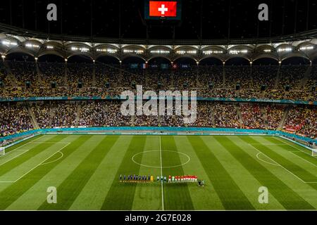 Bukarest, Rumänien - 28. Juni: Ein Blick auf Arena BucharestÕs Field mit französischen und Schweizer Spielern in der Schlange während der UEFA Euro 2020 Championship Rou Stockfoto