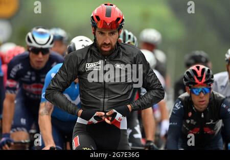 Der Belgier Thomas De Gendt von Lotto Soudal überquert die Ziellinie der Etappe 16 der 108. Ausgabe des Radrennens der Tour de France, von der aus Stockfoto