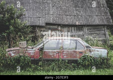 Holzmauer von alten Scheune auf dem Land. Stockfoto