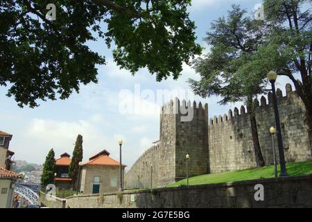 Fernandine Mauern, Mauern von Dom Fernando, Muralhas Fernandinas, Porto, Portugal, Europa Stockfoto