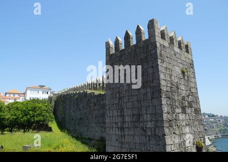 Fernandine Mauern, Mauern von Dom Fernando, Muralhas Fernandinas, Porto, Portugal, Europa Stockfoto