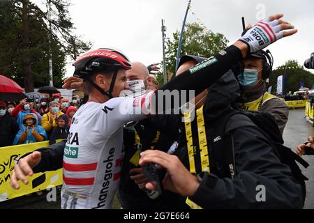 Der Österreicher Patrick Konrad von Bora-Hansgrohe feiert nach dem Gewinn der Etappe 16 der 108. Auflage des Radrennens der Tour de France aus Pas de la Ca Stockfoto