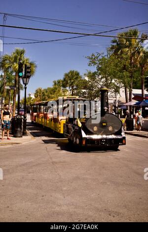 Conch Tour Train, die Besucher seit 1958 unterhalten. Kein Key West Urlaub ist komplett ohne die weltberühmte Conch Train Tour zu buchen. Stockfoto