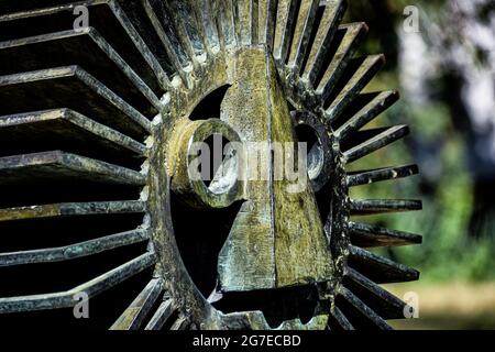 Künstlerische Statue eines Löwen aus Bronze Stockfoto