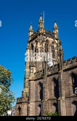 St Mary's Church, ein historisches Gebäude neben dem Marktplatz in der Stadt Stockport, Greater Manchester, England. Stockfoto
