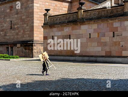Touristen Und Künstler Auf Der Museumsinsel In Berlin Stockfoto