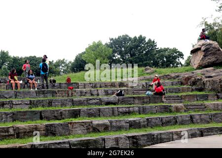 The Bronx, New York, NY, USA, 13. Juli 2021. Bewohner der Bronx nehmen an Aktivitäten im Crotona Park in der Bronx, New York City, Teil. Stockfoto