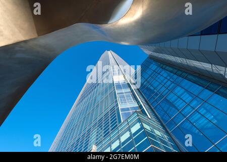 Santiago, Region Metropolitana, Chile - Blick auf den Gran Torre Santiago, das höchste Gebäude Lateinamerikas, ein 64-stöckiges Hochhaus Stockfoto