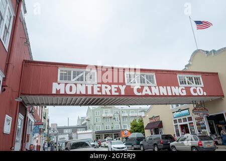 Brücke der Monterey Canning Company auf der Cannery Row in der Innenstadt von Monterey, Kalifornien, Juli 2021. () Stockfoto