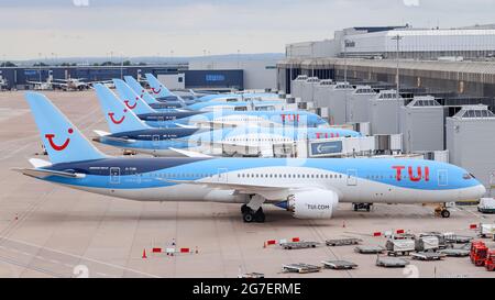 Die TUI-Langstreckenflotte stand am Manchester Airport Terminal 2. Stockfoto