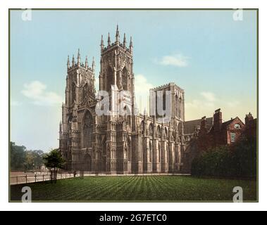 York Minster. Das Münster ist der Sitz des Erzbischofs von York, dem dritthöchsten Büro der Kirche von England Farbe Photochrom Bild Victorian England 1900 Großbritannien die Kathedrale und metropolitische Kirche von Saint Peter in York, allgemein bekannt als York Minster, ist die Kathedrale von York, England, Und ist einer der größten seiner Art in Nordeuropa Architekturstile: Gotische Architektur, Englisch Gotische Architektur, rechtwinklige gotische Architektur Stockfoto