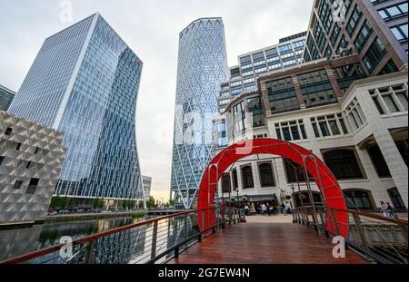 Der Clew ist eine Kunststruktur, die von Ottotto, einem portugiesischen Architekturbüro, geschaffen wurde. Auftrag für das Canary Wharf Winter Lights Festival 2020. Stockfoto