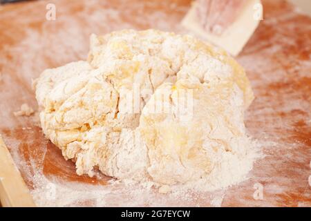 Kekse backen, der frische Teig ist fertig Stockfoto