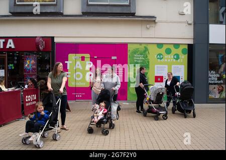 Windsor, Großbritannien. Juli 2021. Mütter und Babys heute in Windsor. Quelle: Maureen McLean/Alamy Stockfoto