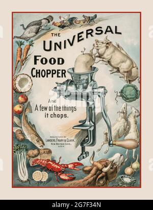 ‘THE UNIVERSAL FOOD CHOPPER’ Vintage 1899 Food Foodstups Illustration Lithograph Poster und ein paar Dinge, die es zerhackt. Forbes Lithograph Manufacturing Company, 1899 die Farblithographie zeigt einen 'Universal No. 2 Food Chopper', der an einer Arbeitsplatte mit einem Wirbel von Tieren und Gemüse von oben in der Mitte in die Öffnung oben am Chopper montiert ist. Unter den Tieren und dem animierten Gemüse sind Hühner, Truthähne, Karotten, Kokosnuss, Äpfel, Muscheln, Fisch, Kartoffeln, Sellerie, Brot, Hummer, Cracker, Rindfleisch, Blumenkohl, Zwiebeln, Schafe, Kohl und Schweinefleisch. Stockfoto